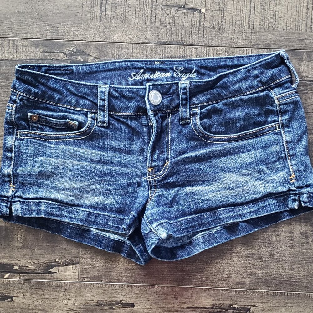 American Eagle Outfitters Low-Rise Jean Shorts. Size 4. Y2K 2000s